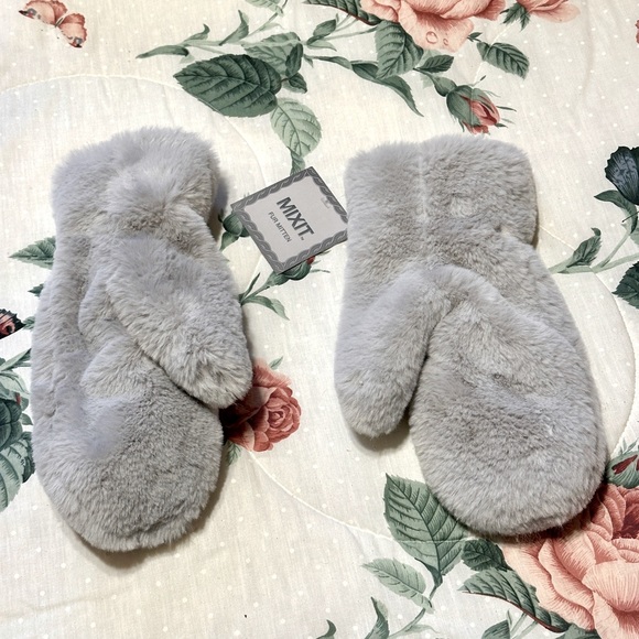 Mixit Accessories - Mixit Faux Fur Mittens - Gauntlet Grey
One Size Fits All